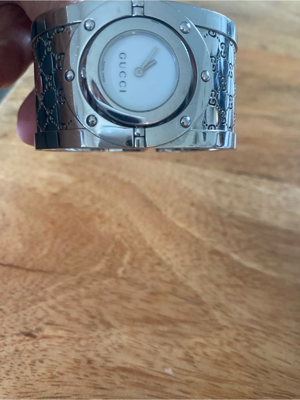 Gucci Polished Silver-Tone GG Monogram Bangle Watch with White Dial - Picture 5 of 6